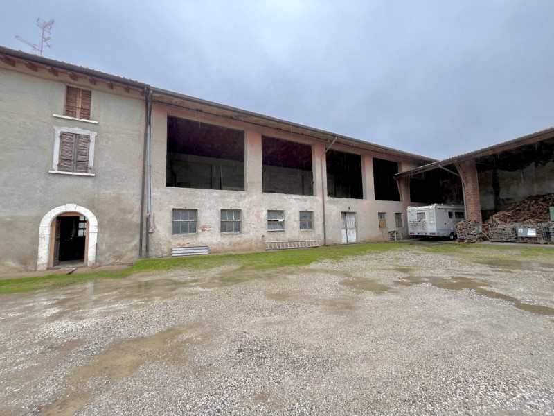 Immagine 3 di Rustico / casale in vendita  in via pontenove a Bedizzole