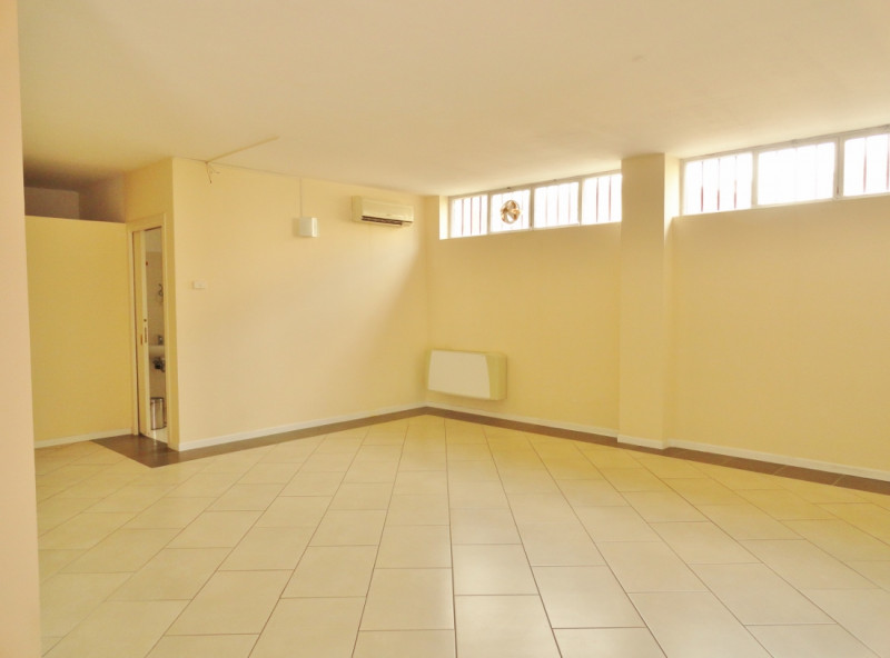 Immagine 3 di Negozio in vendita  in strada postumia a Vicenza