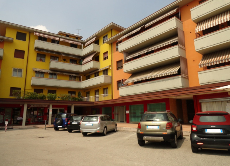 Immagine 4 di Negozio in vendita  in strada postumia a Vicenza