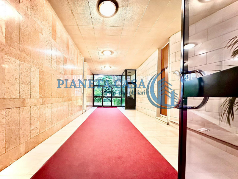 Immagine 6 di Appartamento in vendita  in Via Caracciolo 26 a Milano