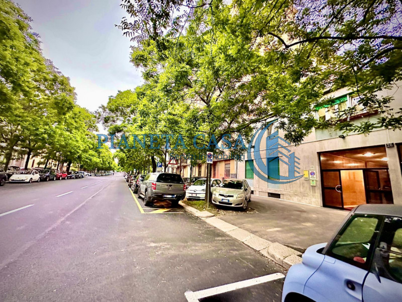 Immagine 11 di Appartamento in vendita  in Via Caracciolo 26 a Milano