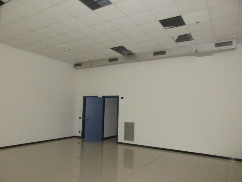 Immagine 3 di Negozio in vendita  in Via Venezia a Vigonza