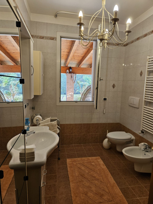 Immagine 9 di Villa in vendita  a Selvazzano Dentro