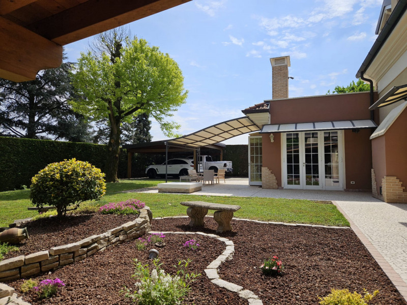 Immagine 23 di Villa in vendita  a Selvazzano Dentro