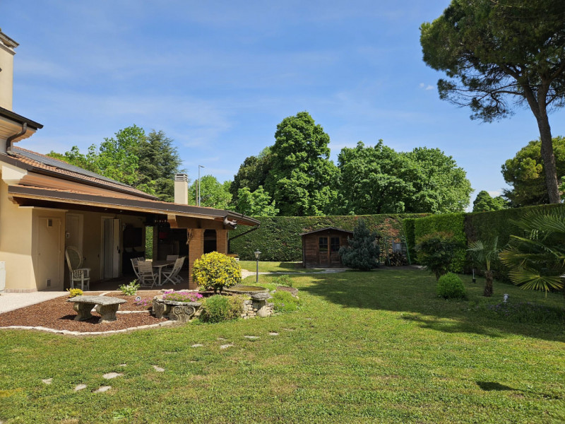 Immagine 24 di Villa in vendita  a Selvazzano Dentro