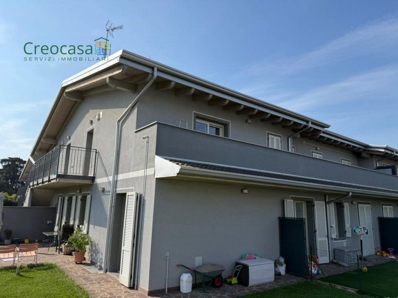 Immagine 2 di Appartamento in vendita  in Via Gianfranco Miglio 145 a Stezzano