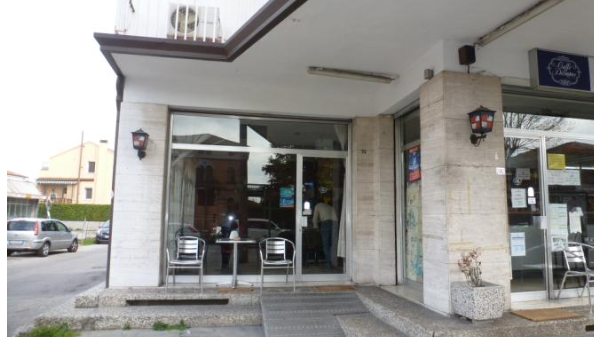 Immagine 3 di Attività commerciale in vendita  in via sorio a Padova