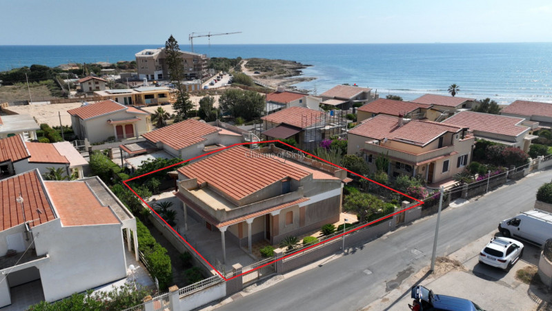 Immagine 2 di Casa indipendente in vendita  in VIA DEL MUGHETTO a Modica