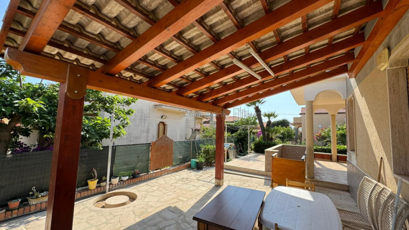 Immagine 7 di Casa indipendente in vendita  in VIA DEL MUGHETTO a Modica