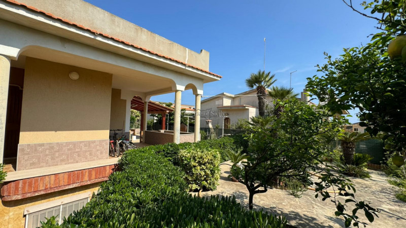 Immagine 9 di Casa indipendente in vendita  in VIA DEL MUGHETTO a Modica