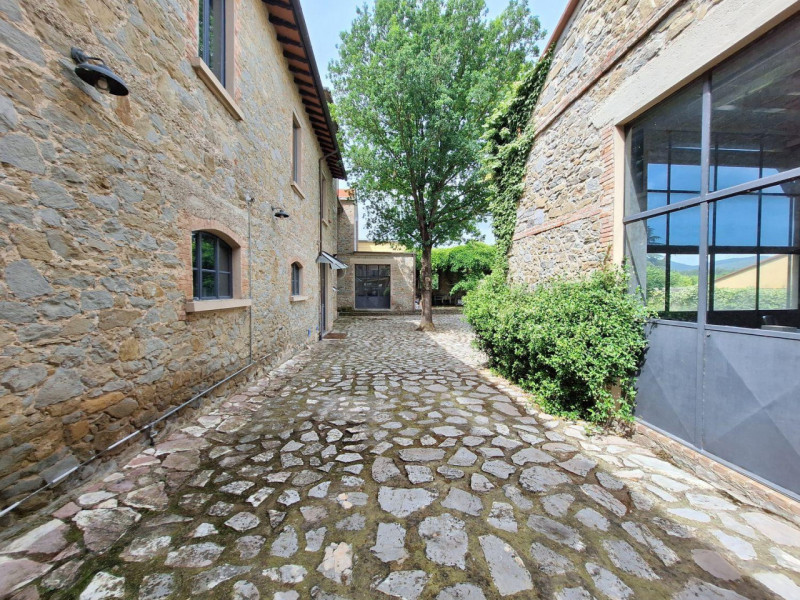 Immagine 2 di Capannone industriale in vendita  in Via Antonio Montinaro, N. snc a Gubbio