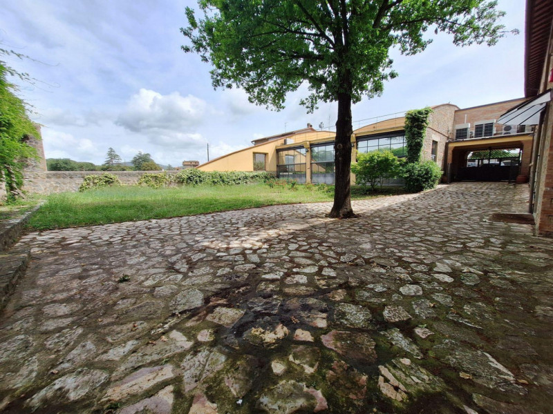 Immagine 3 di Capannone industriale in vendita  in Via Antonio Montinaro, N. snc a Gubbio