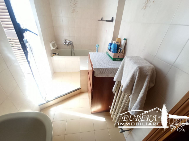 Immagine 17 di Appartamento in vendita  a Castiglione Del Lago