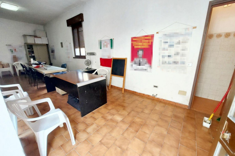 Immagine 3 di Negozio in vendita  in Via Novara, N. 41 a Vanzaghello