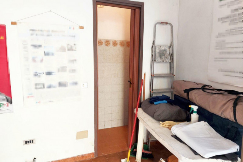 Immagine 5 di Negozio in vendita  in Via Novara, N. 41 a Vanzaghello