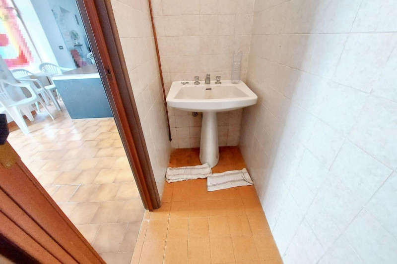 Immagine 6 di Negozio in vendita  in Via Novara, N. 41 a Vanzaghello