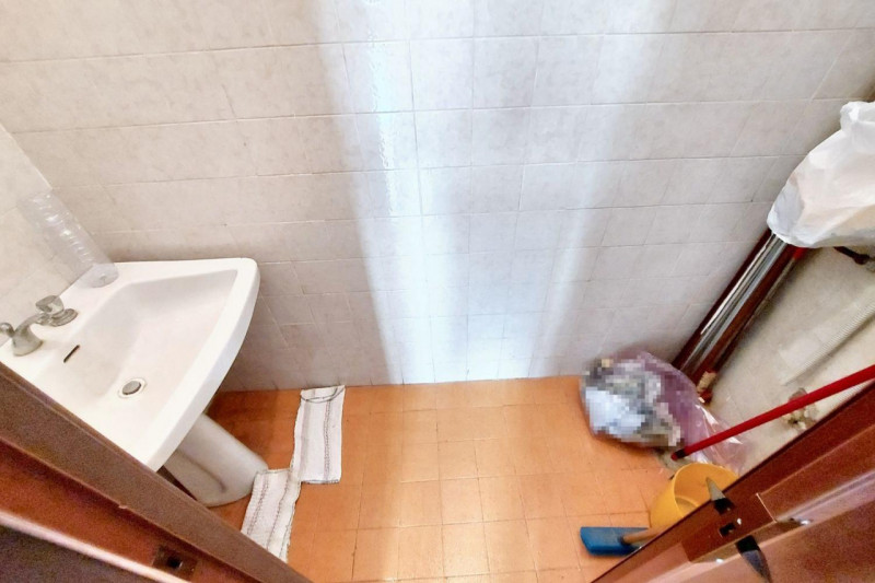 Immagine 7 di Negozio in vendita  in Via Novara, N. 41 a Vanzaghello