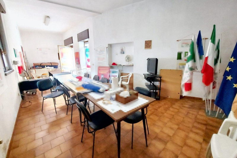 Immagine 10 di Negozio in vendita  in Via Novara, N. 41 a Vanzaghello