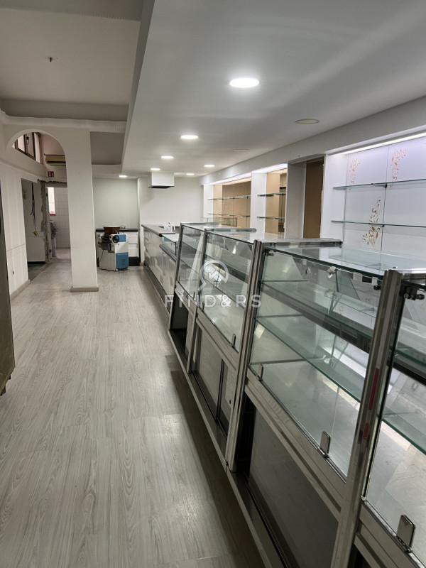 Immagine 2 di Negozio in vendita  in Strada Statale a Reggio Di Calabria