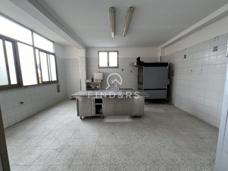 Immagine 3 di Negozio in vendita  in Strada Statale a Reggio Di Calabria