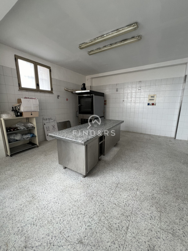 Immagine 4 di Negozio in vendita  in Strada Statale a Reggio Di Calabria