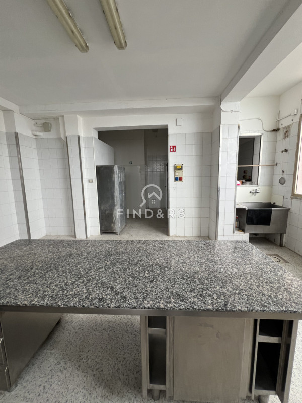 Immagine 6 di Negozio in vendita  in Strada Statale a Reggio Di Calabria