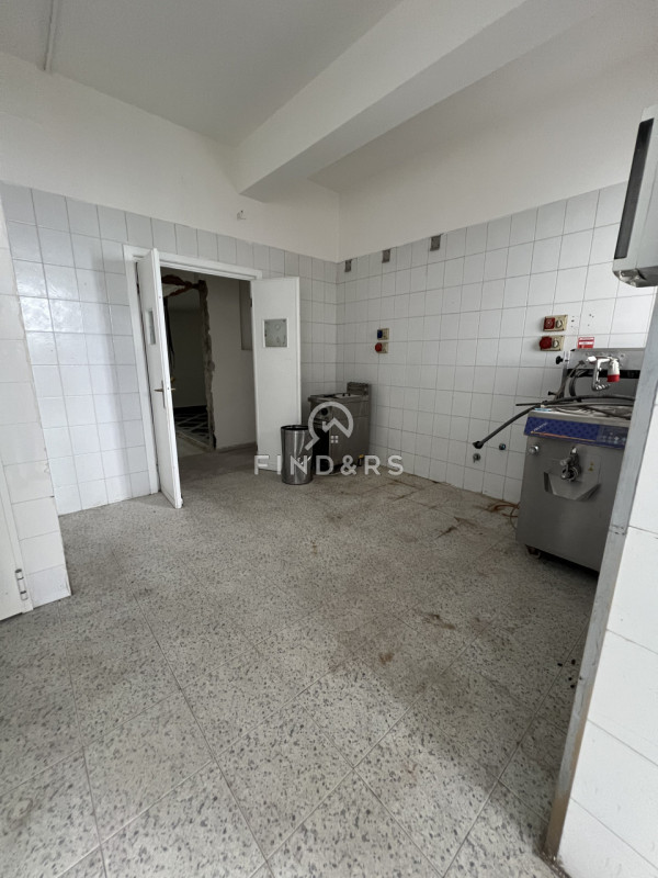 Immagine 7 di Negozio in vendita  in Strada Statale a Reggio Di Calabria