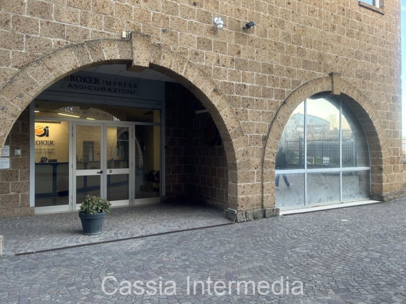 Immagine 3 di Negozio in affitto  in Via Petrarca snc a Civita Castellana