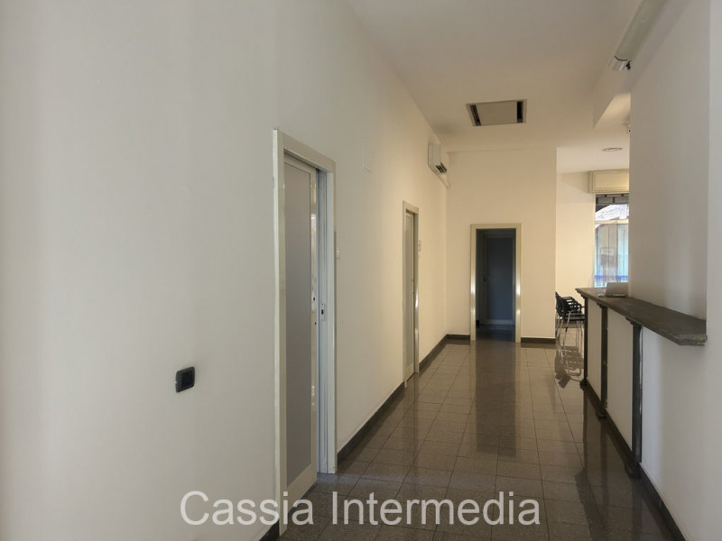 Immagine 9 di Negozio in affitto  in Via Petrarca snc a Civita Castellana