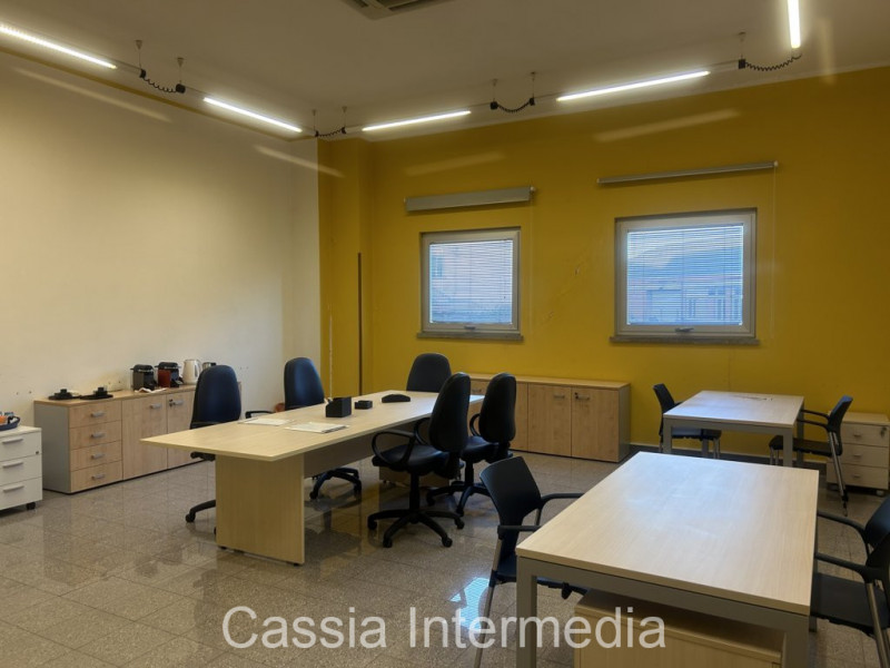 Immagine 21 di Negozio in affitto  in Via Petrarca snc a Civita Castellana