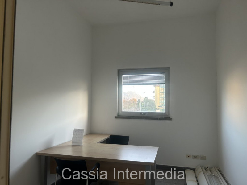 Immagine 23 di Negozio in affitto  in Via Petrarca snc a Civita Castellana