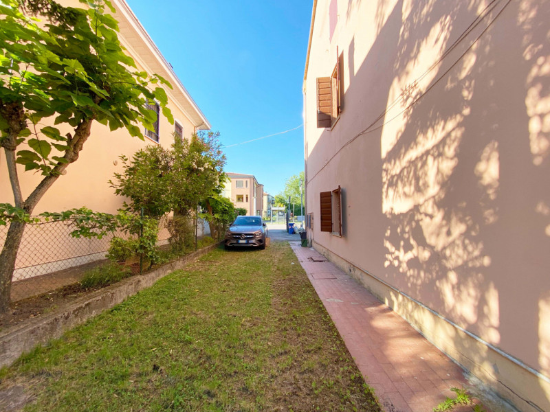 Immagine 8 di Casa indipendente in vendita  in Via Valli, 494 a Mirandola