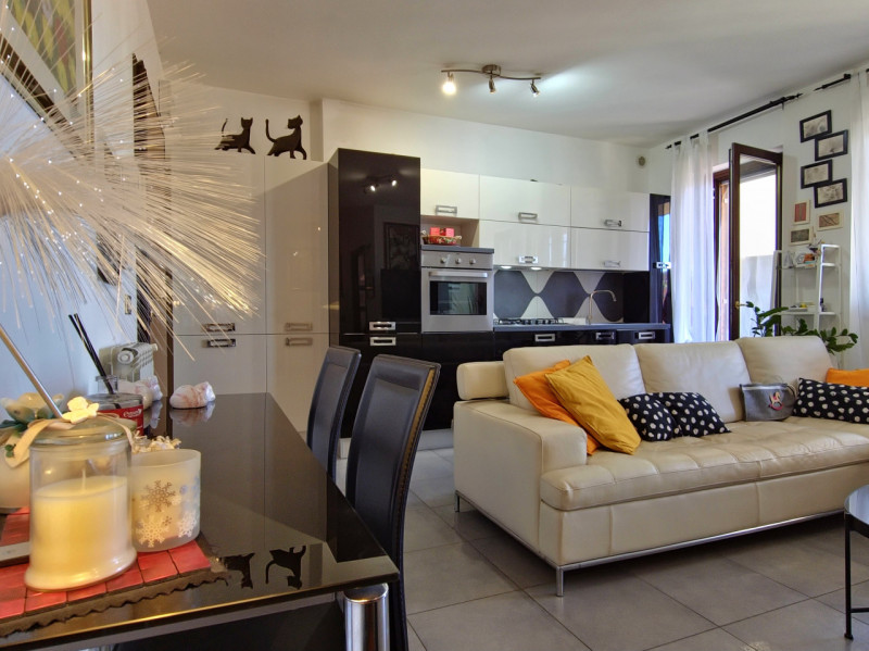 Immagine 9 di Attico in vendita  in Via Abbiategrasso, a Roma