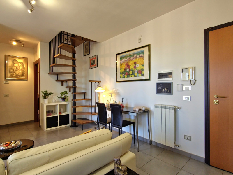 Immagine 12 di Attico in vendita  in Via Abbiategrasso, a Roma