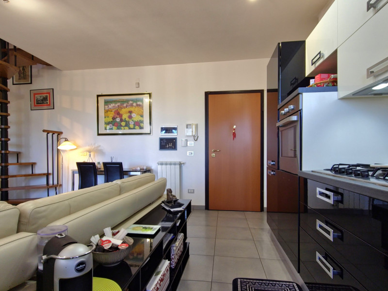 Immagine 13 di Attico in vendita  in Via Abbiategrasso, a Roma