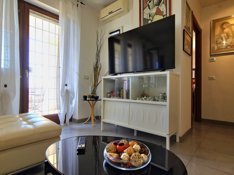 Immagine 14 di Attico in vendita  in Via Abbiategrasso, a Roma