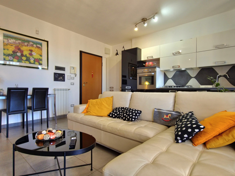 Immagine 15 di Attico in vendita  in Via Abbiategrasso, a Roma