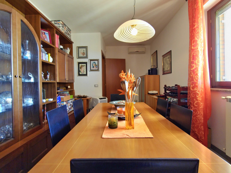 Immagine 23 di Attico in vendita  in Via Abbiategrasso, a Roma