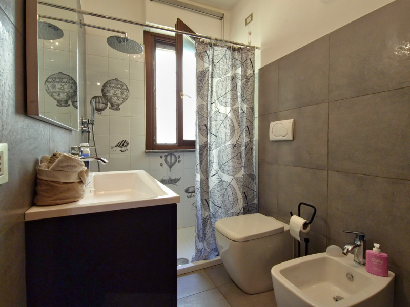 Immagine 27 di Attico in vendita  in Via Abbiategrasso, a Roma