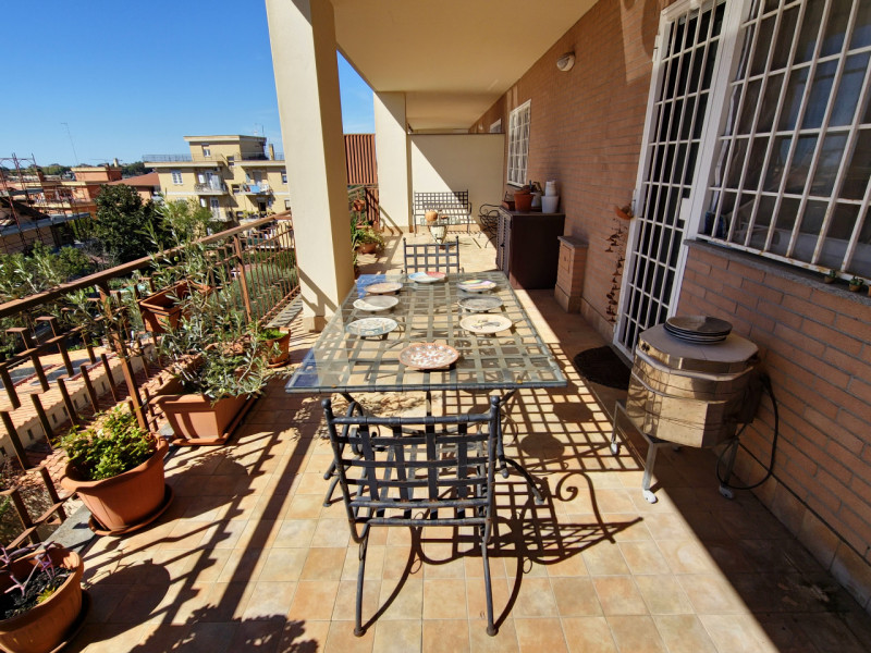 Immagine 32 di Attico in vendita  in Via Abbiategrasso, a Roma