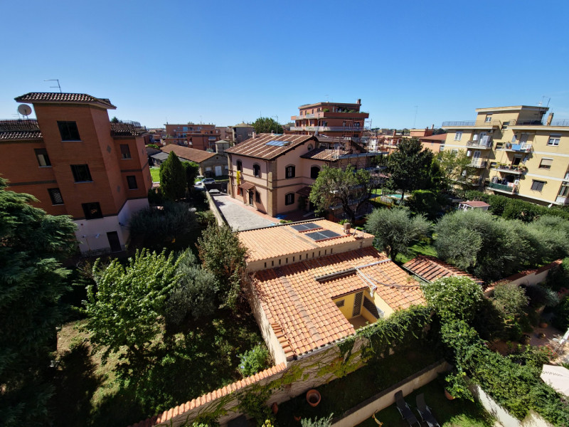 Immagine 43 di Attico in vendita  in Via Abbiategrasso, a Roma