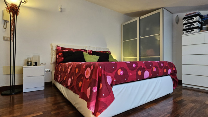 Immagine 50 di Attico in vendita  in Via Abbiategrasso, a Roma