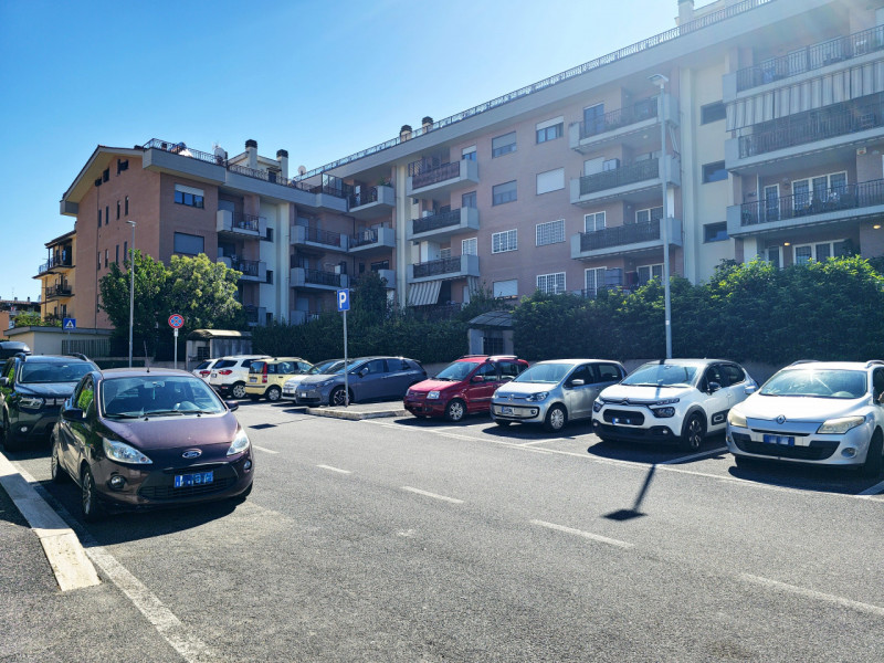 Immagine 78 di Attico in vendita  in Via Abbiategrasso, a Roma