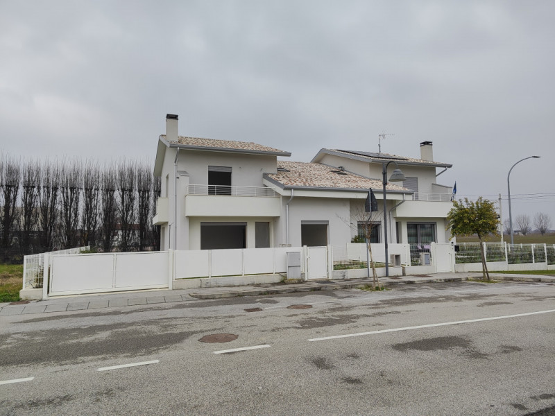 Immagine 1 di Casa bifamiliare in vendita  a Campodoro