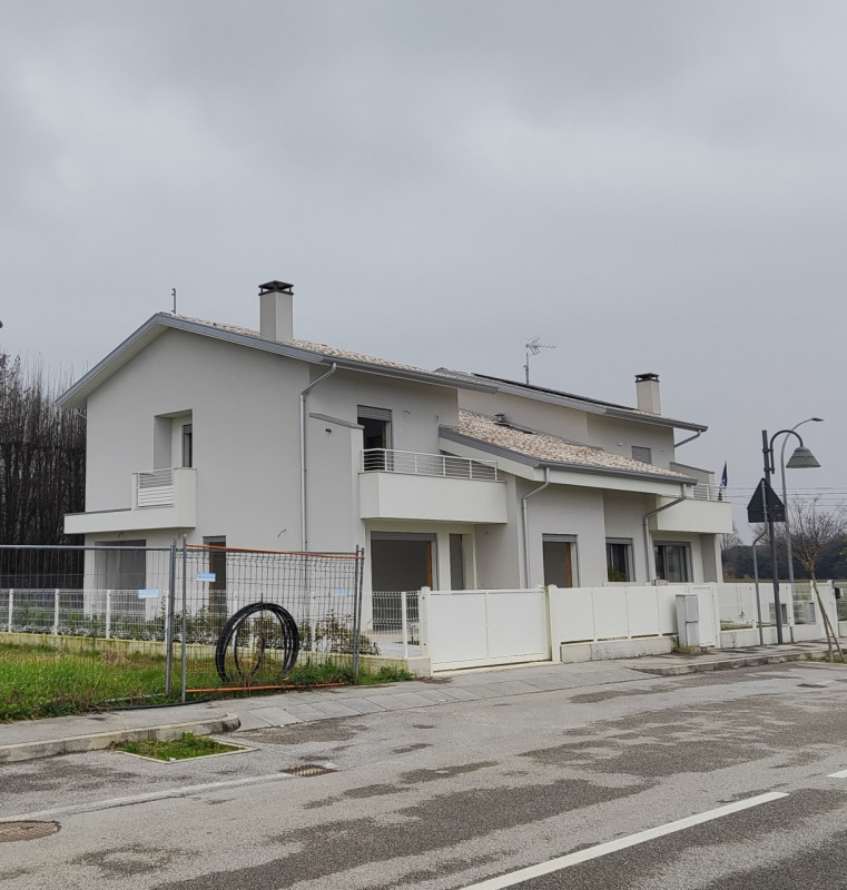 Immagine 2 di Casa bifamiliare in vendita  a Campodoro