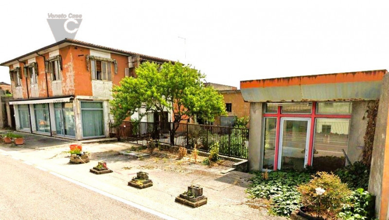 Immagine 1 di Casa indipendente in vendita  in Via Adige a Anguillara Veneta