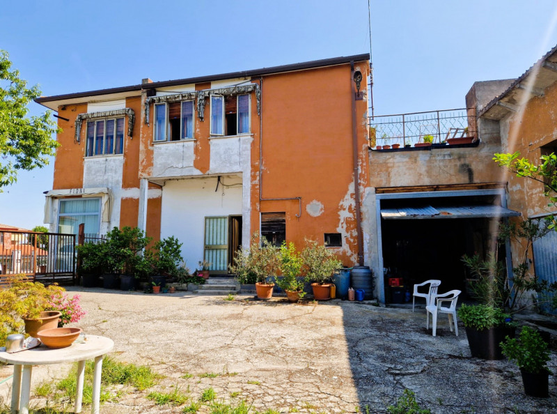 Immagine 10 di Casa indipendente in vendita  in Via Adige a Anguillara Veneta