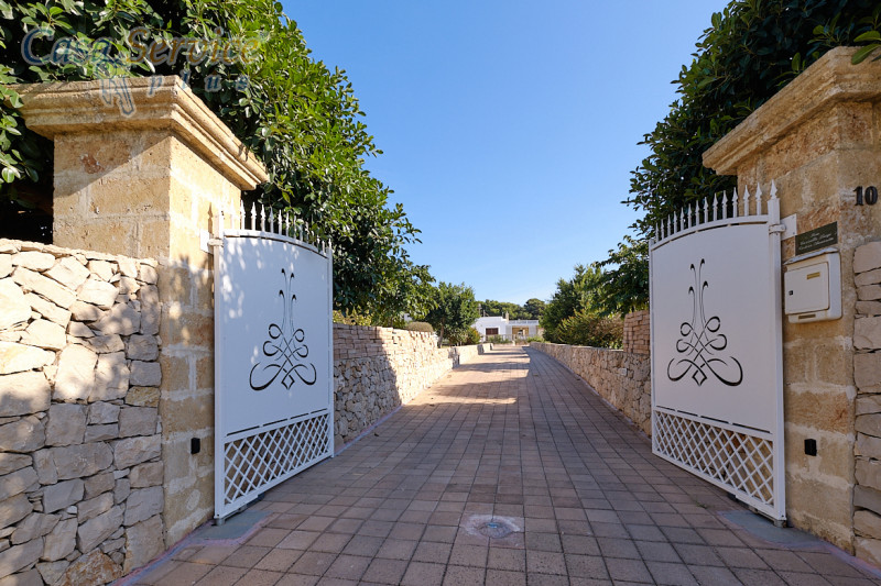 Immagine 37 di Villa in vendita  in Via Scalelle a Gallipoli