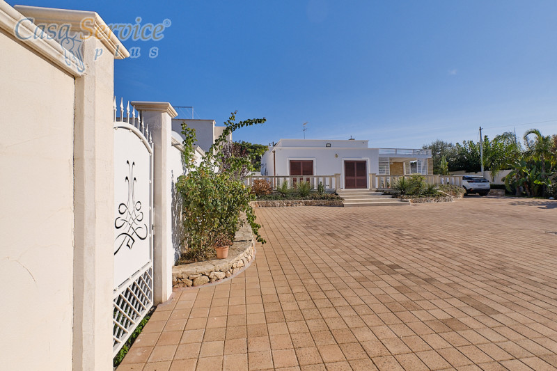 Immagine 41 di Villa in vendita  in Via Scalelle a Gallipoli