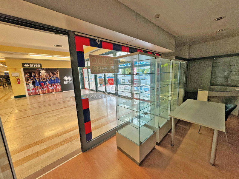 Immagine 5 di Negozio in vendita  in via Feltrina a Crocetta Del Montello